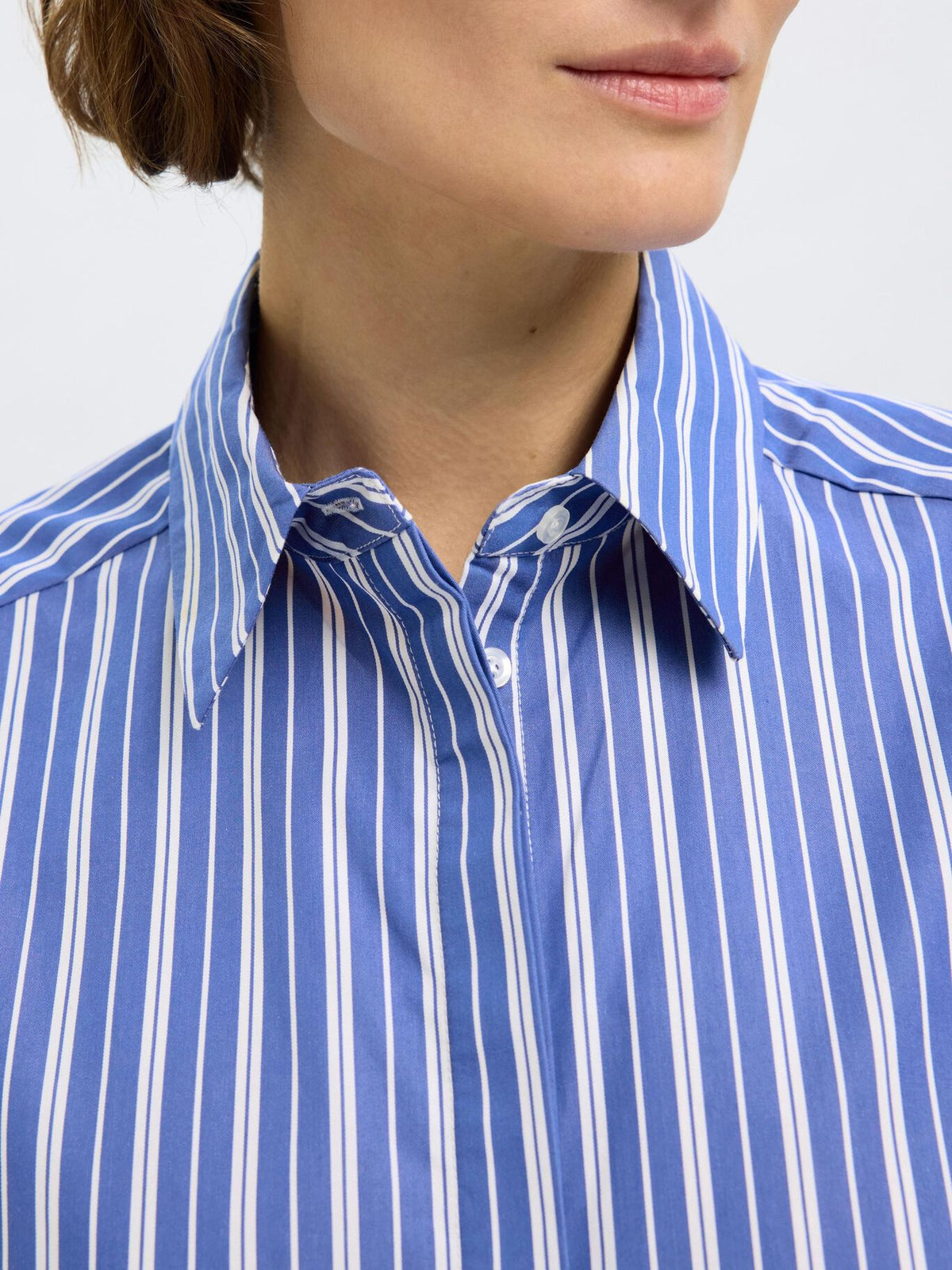 SELECTED Fia Cropped Shirt in Dazzling Blue