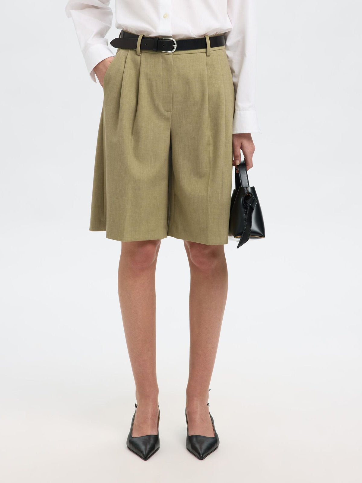 SELECTED Bermuda Rita Shorts in Slate Green