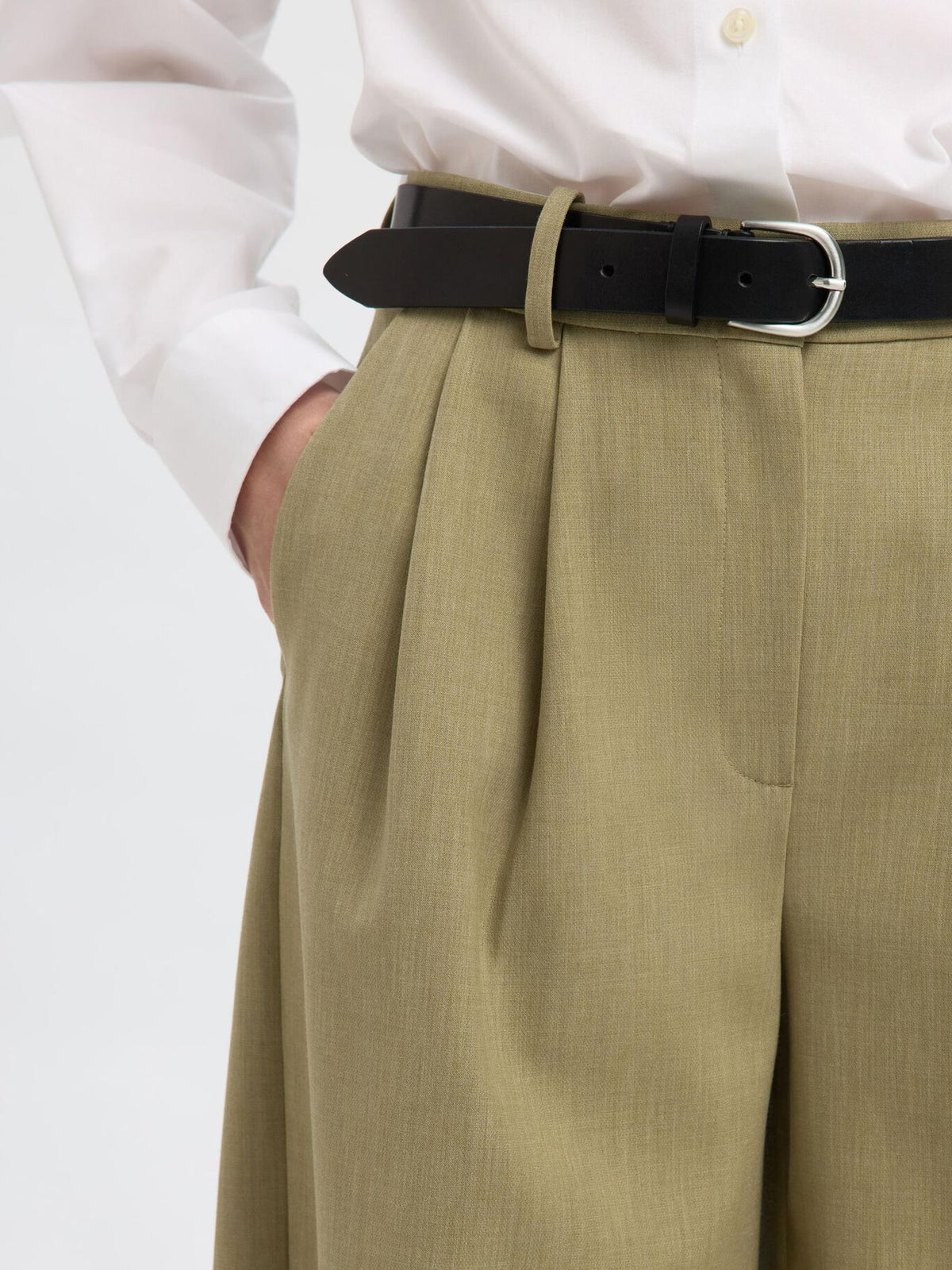 SELECTED Bermuda Rita Shorts in Slate Green