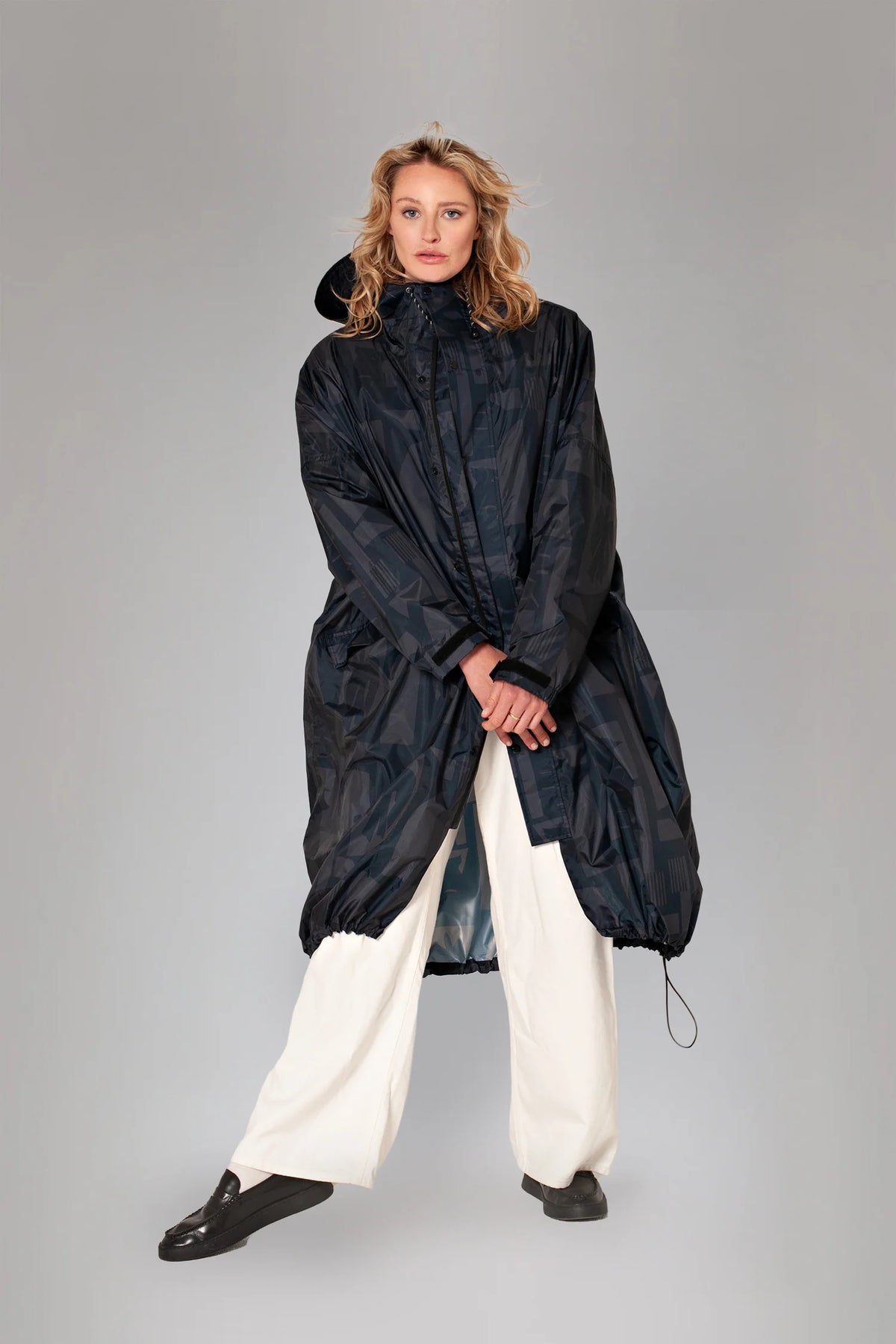 Rainkiss Raincoat in Back to Black