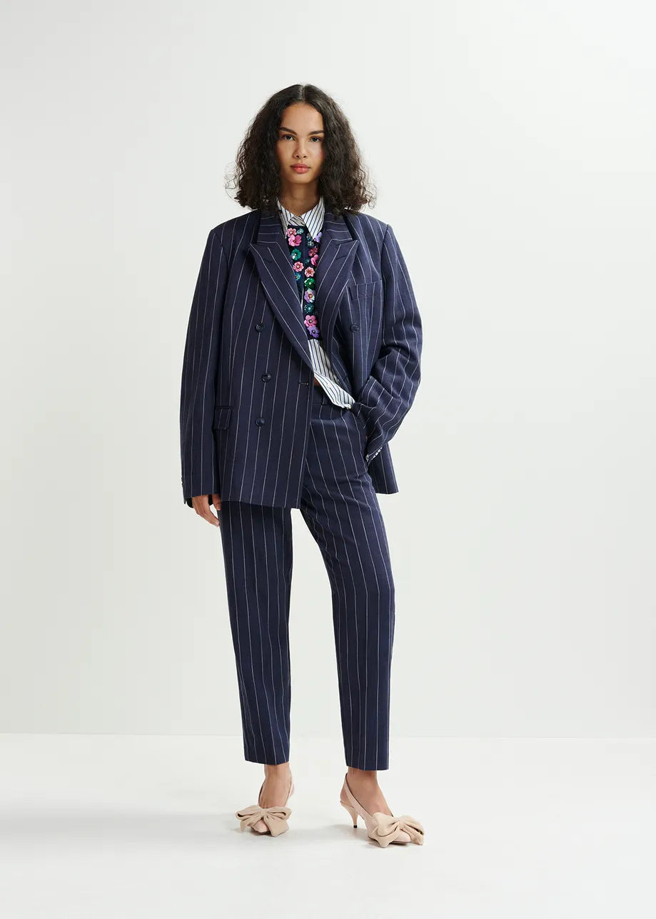 EA Host Carotte Leg Pants in Dark Sapphire