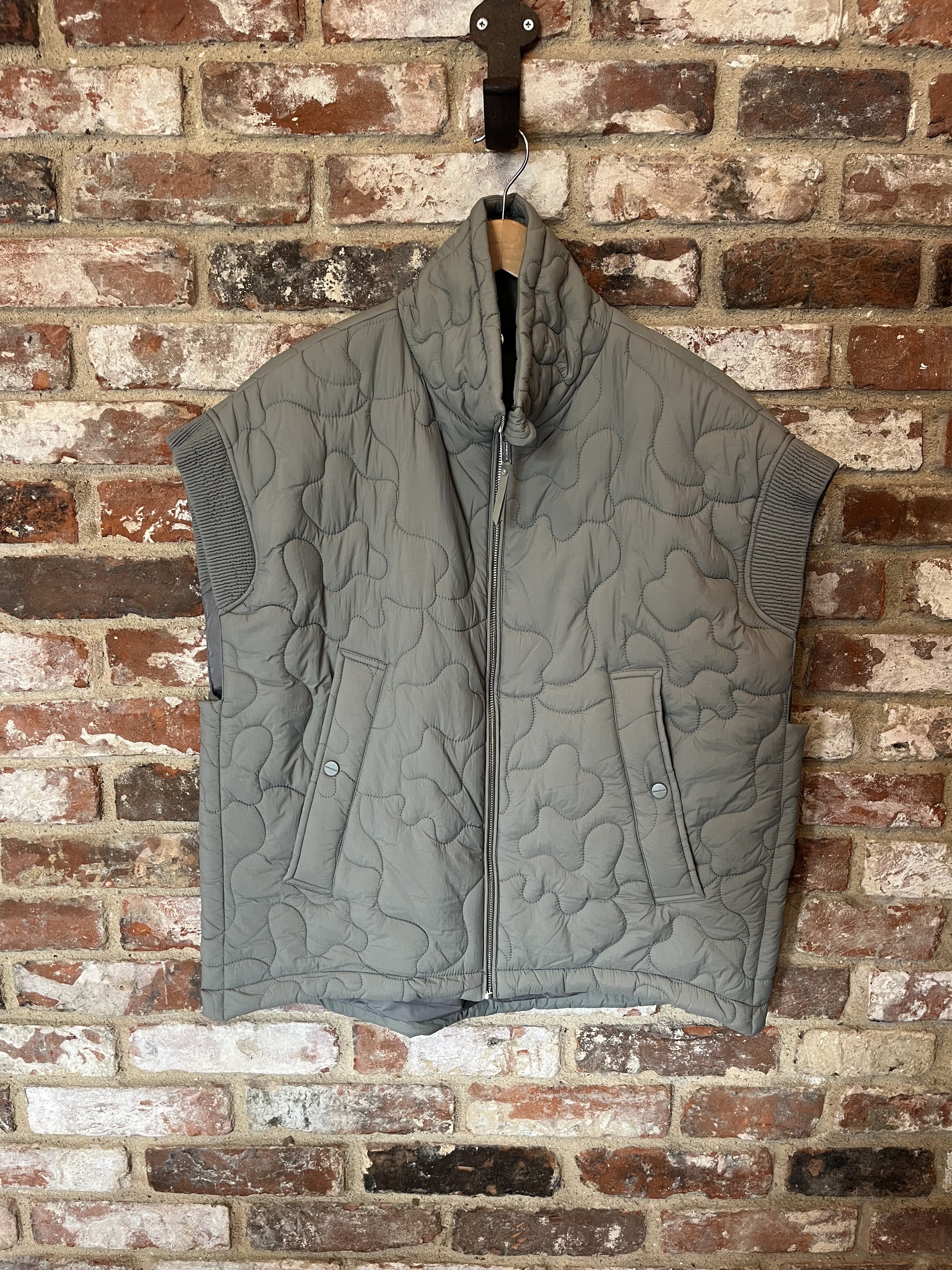 Rino & Pelle Caitlyn Quilted Cape in Green Ash