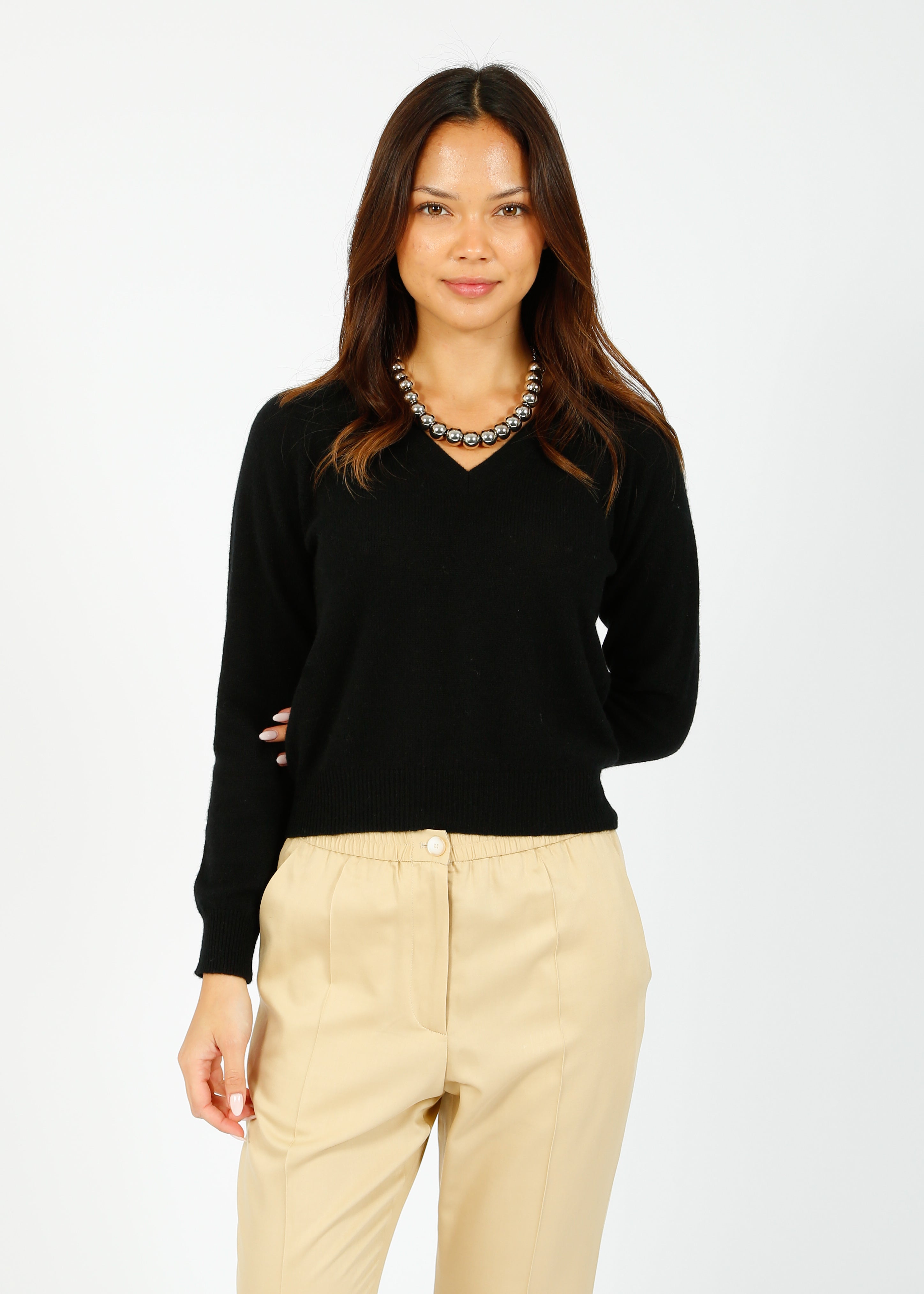 JU Crop Vee in Black