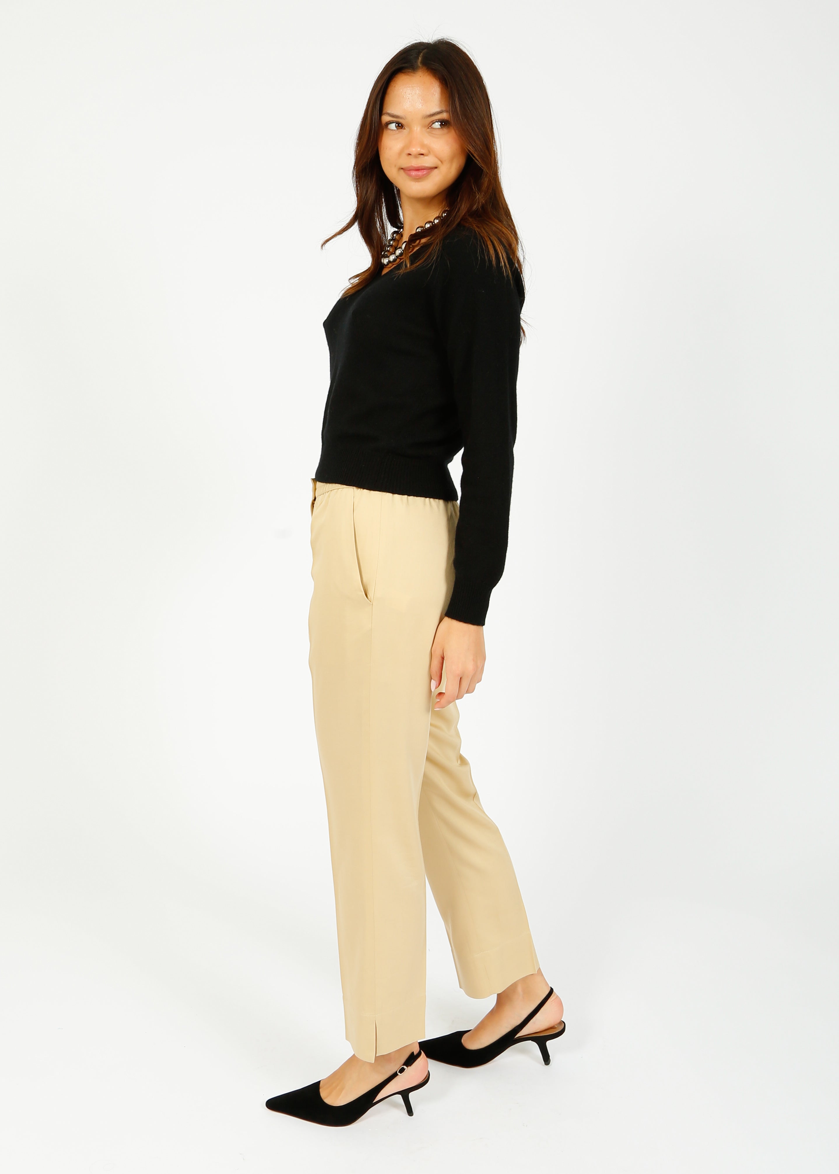 JU Crop Vee in Black
