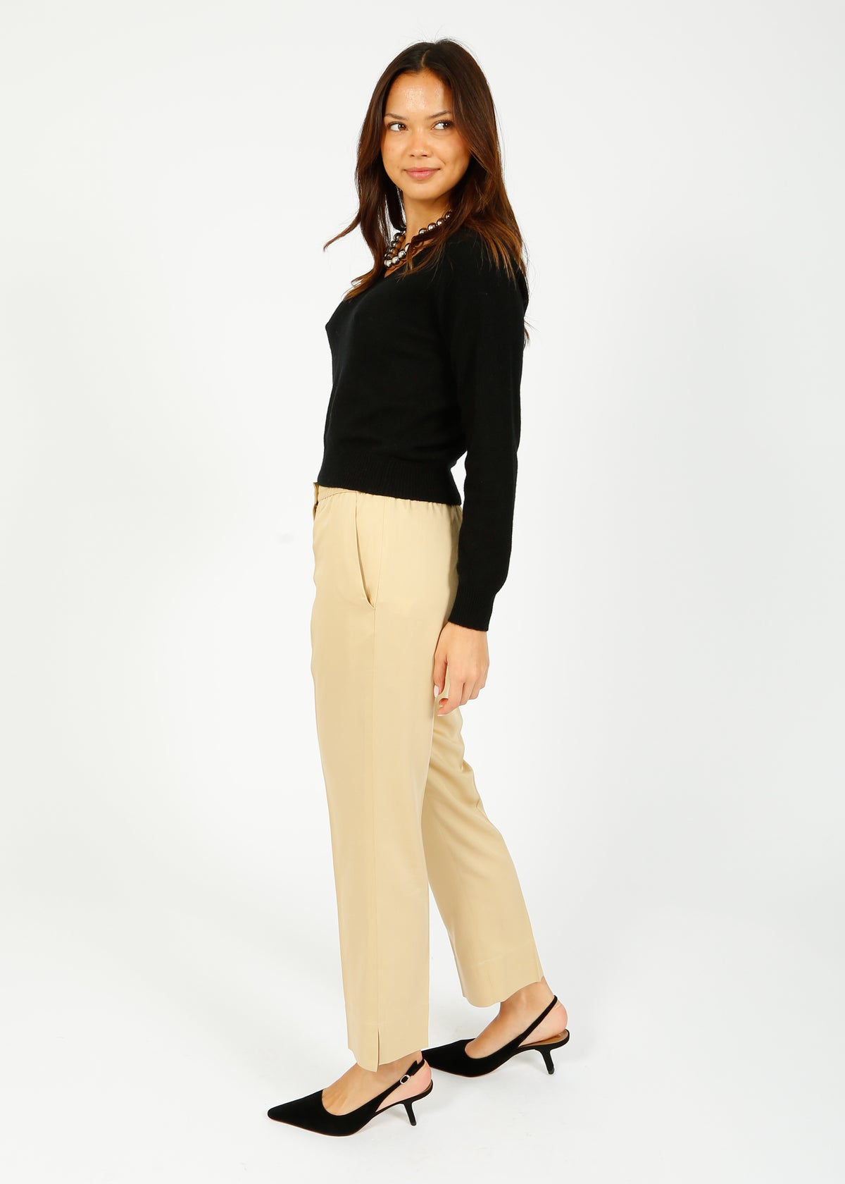 JU Crop Vee in Black
