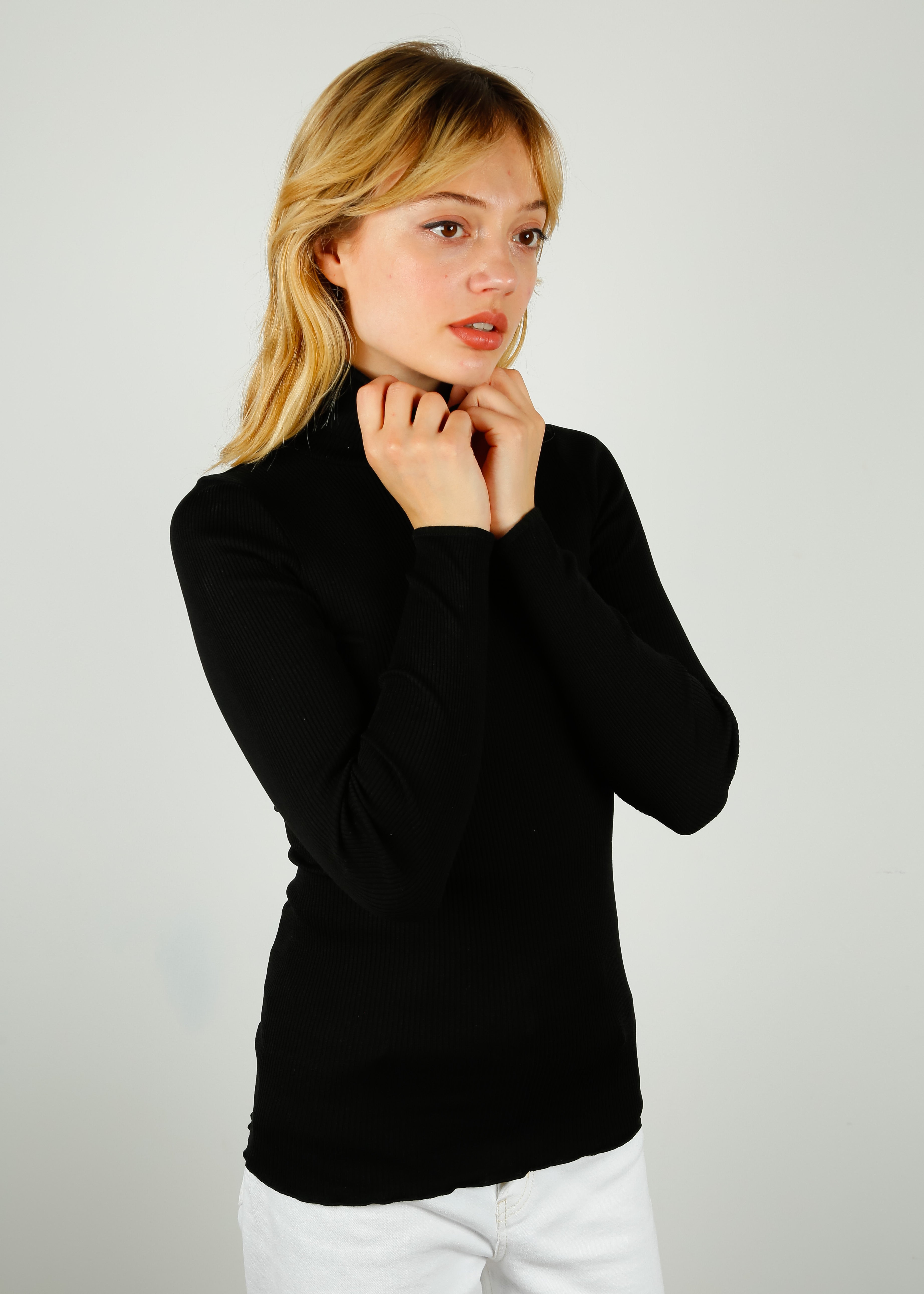 ROSEMUNDE Babette Roll Neck in Black