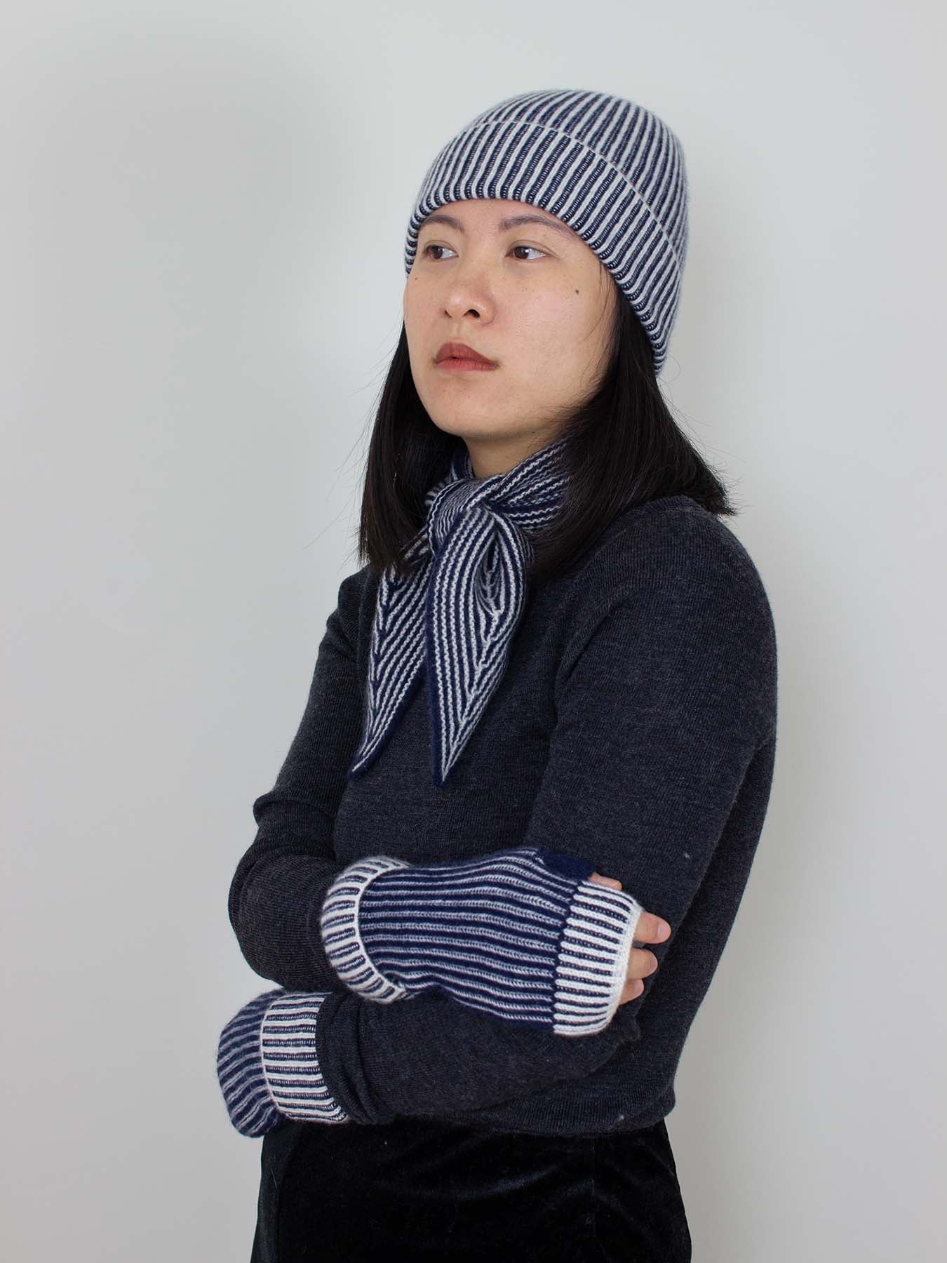 Oats & Rice Sailor Cashmere Neck Tie in Navy