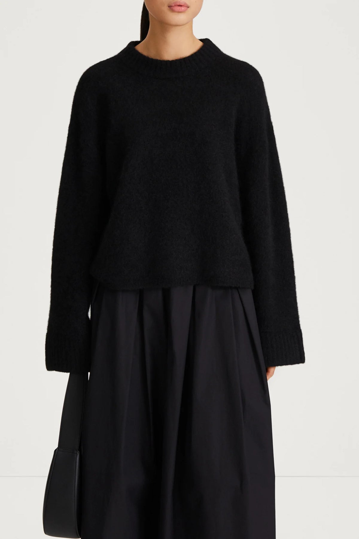 Style In Niclas Short Sweater in Black