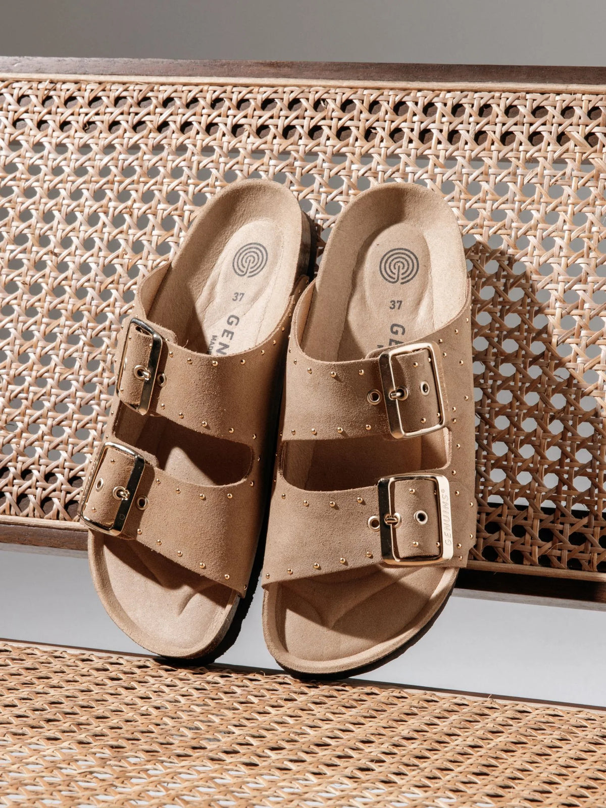 GENUINS Honolulu in Lead in Velour Almond