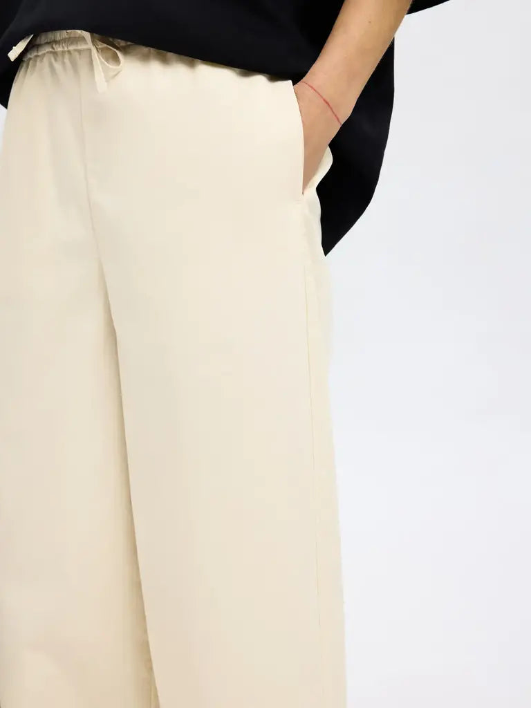 SELECTED Juma Loose Barrel Pant in Birch