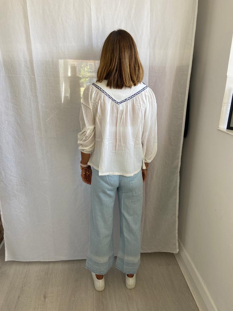 V Zaylee top in white, blue