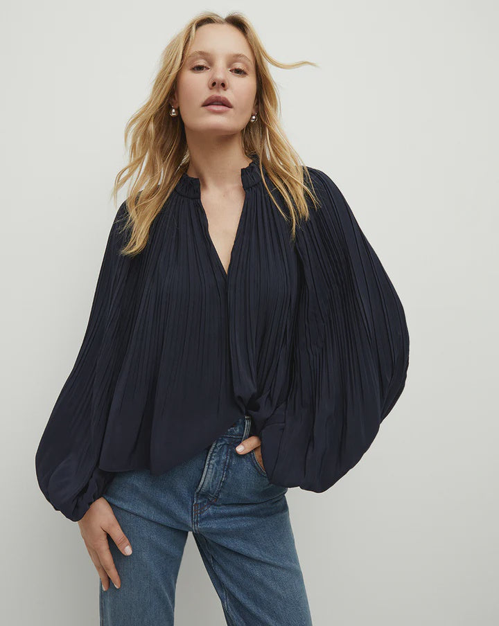 VB Walker Top in Navy