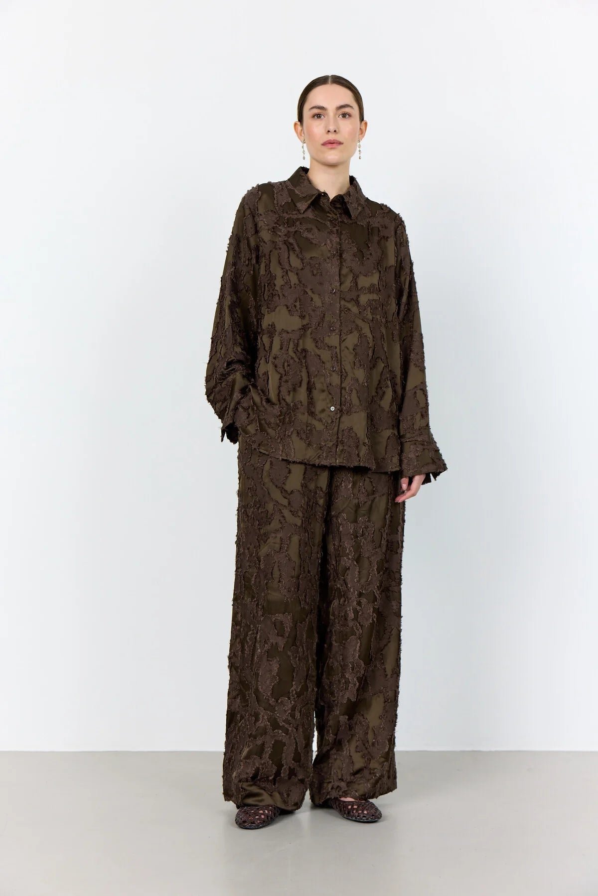 Levete Room Niko Texture Shirt in Coffee