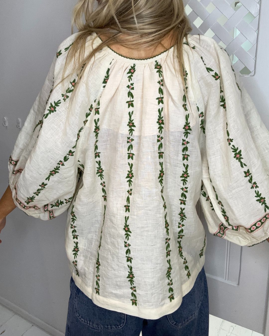 Viam Liliana Linen Blouse in Green