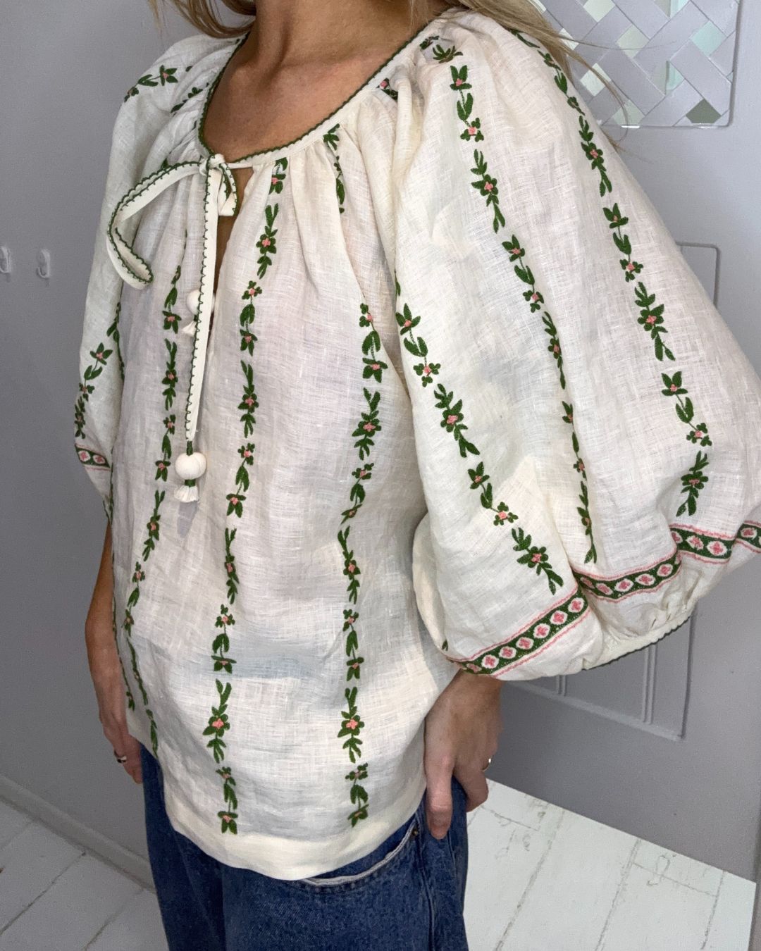 Viam Liliana Linen Blouse in Green