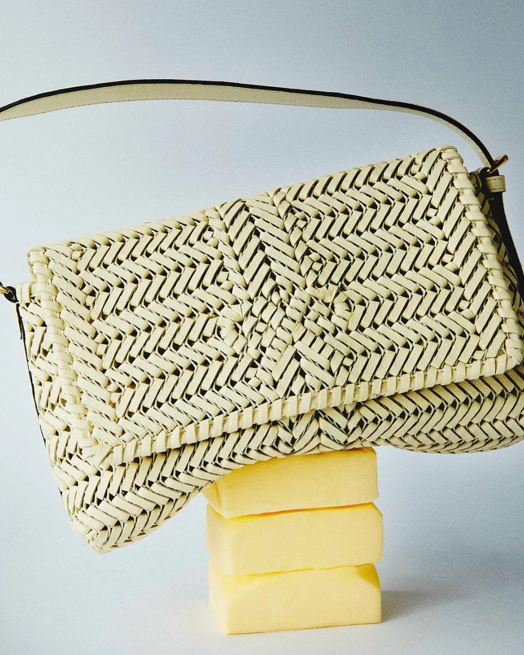 Anya Hindmarch The Neeson Shoulder Bag - Butter