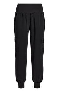 You added <b><u>Cinq à Sept Crepe Giles Pant in Black</u></b> to your cart.