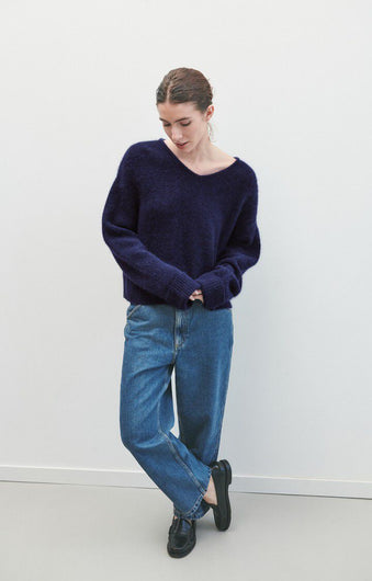 AV East 18 Knit in Navy