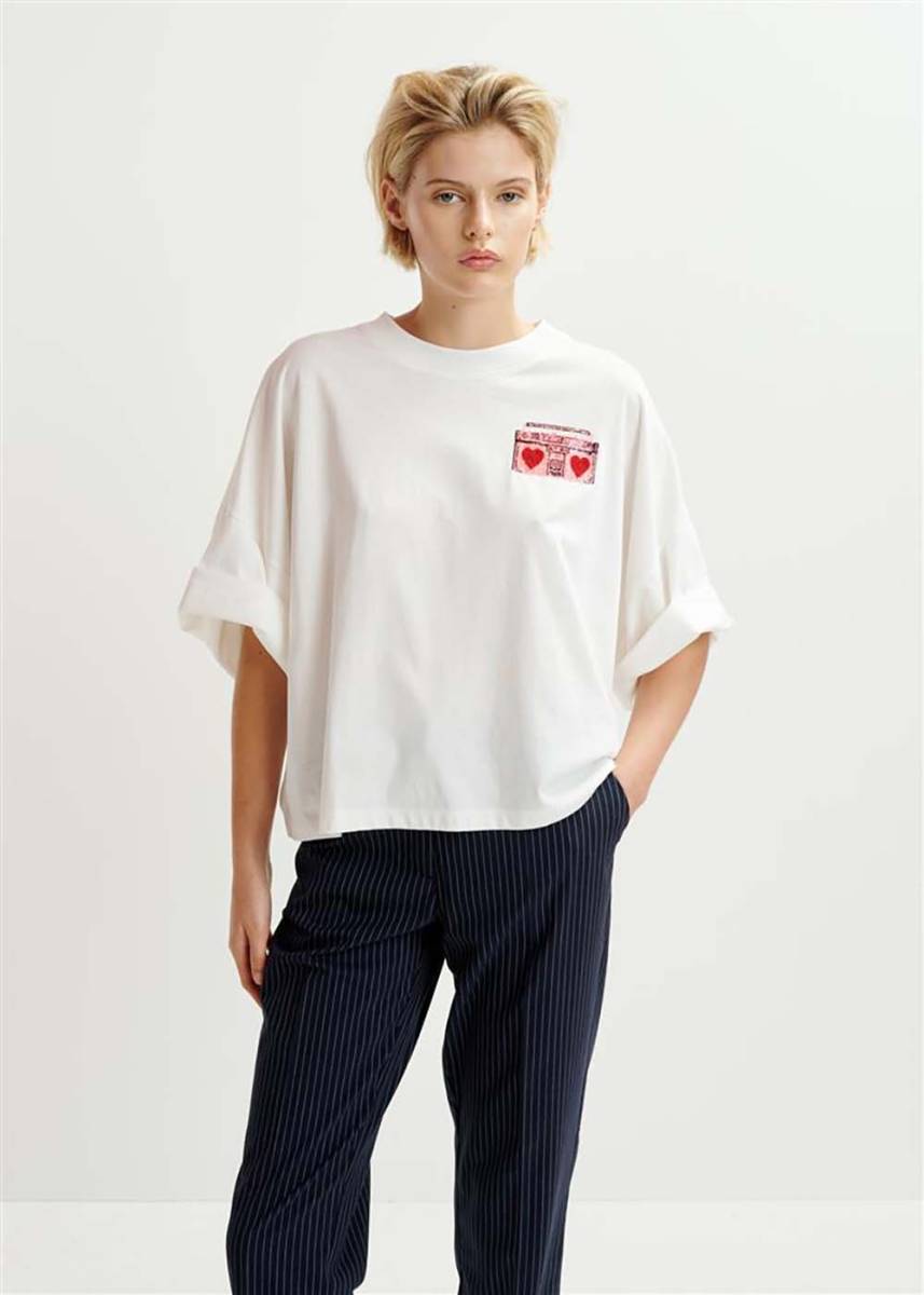 EA Hadio Embroidered Tee in Off White
