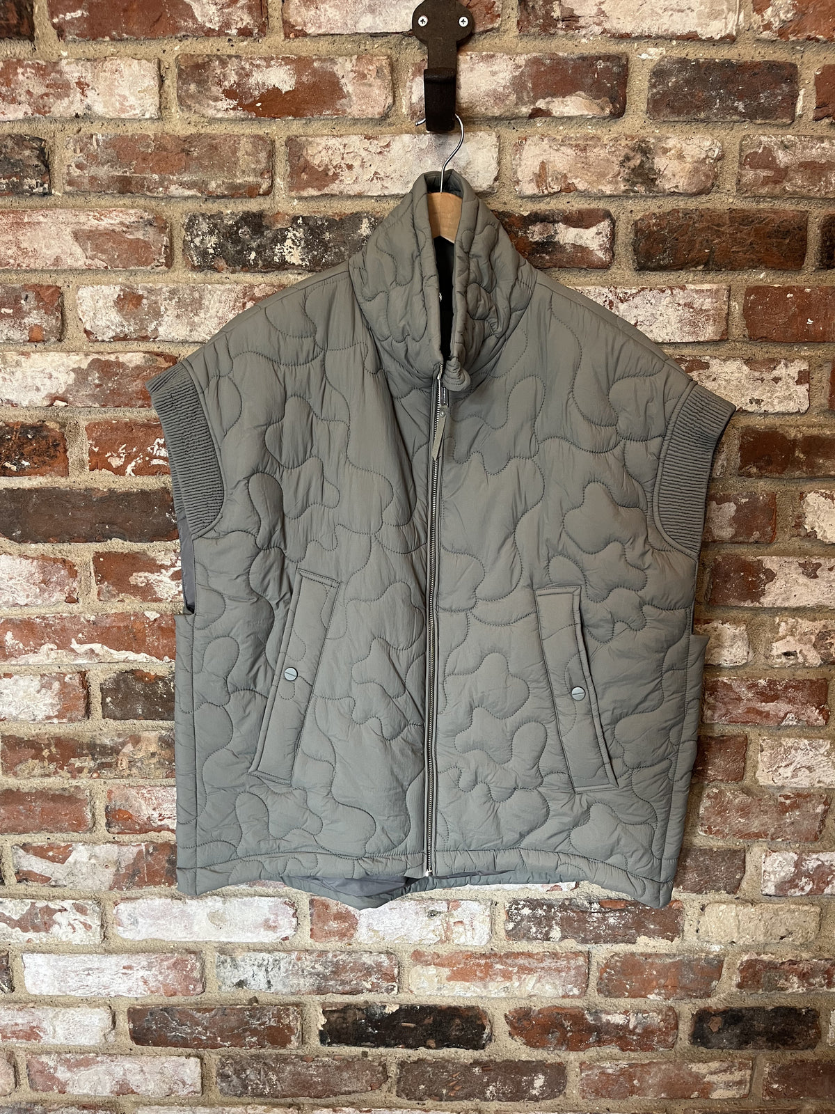 Rino & Pelle Caitlyn Quilted Cape in Green Ash