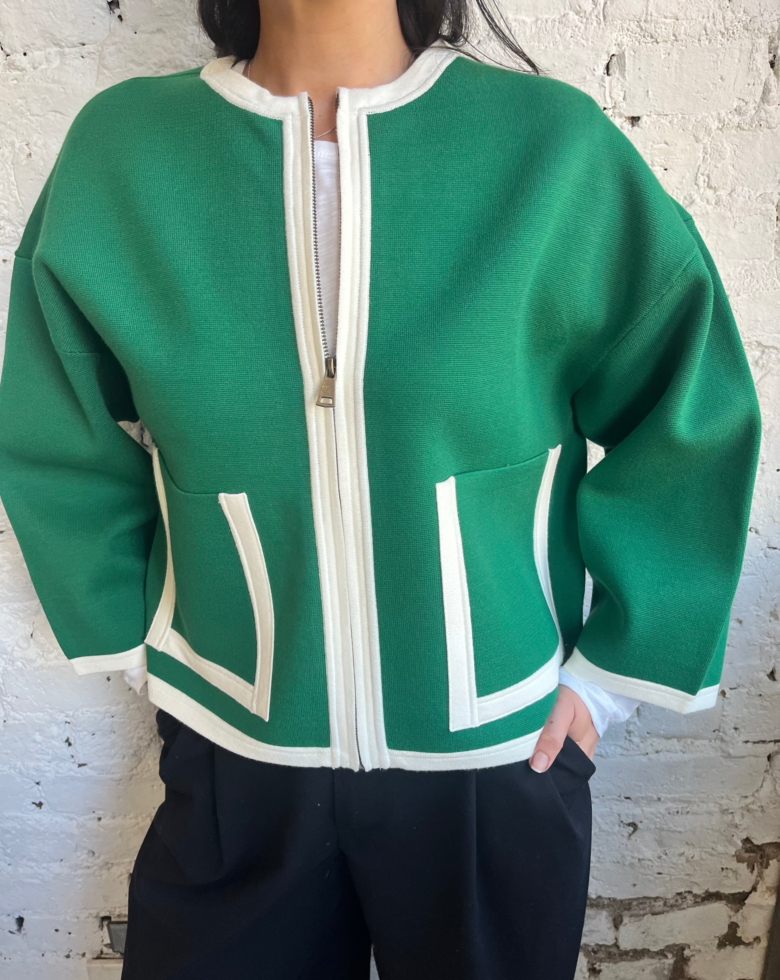 Essenitel Antwerp Jani Cardigan in Extra Green