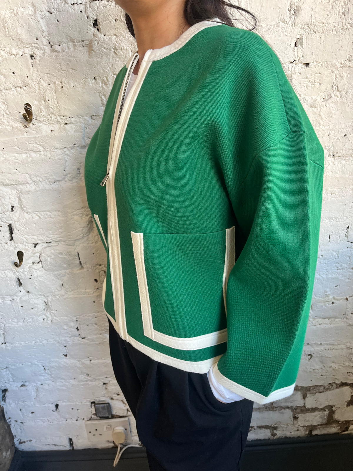 Essenitel Antwerp Jani Cardigan in Extra Green