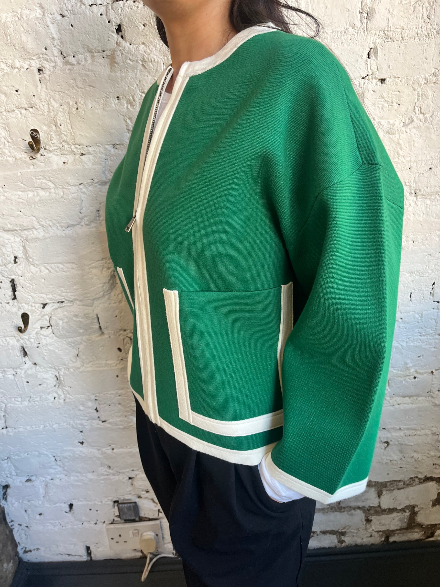 Essenitel Antwerp Jani Cardigan in Extra Green