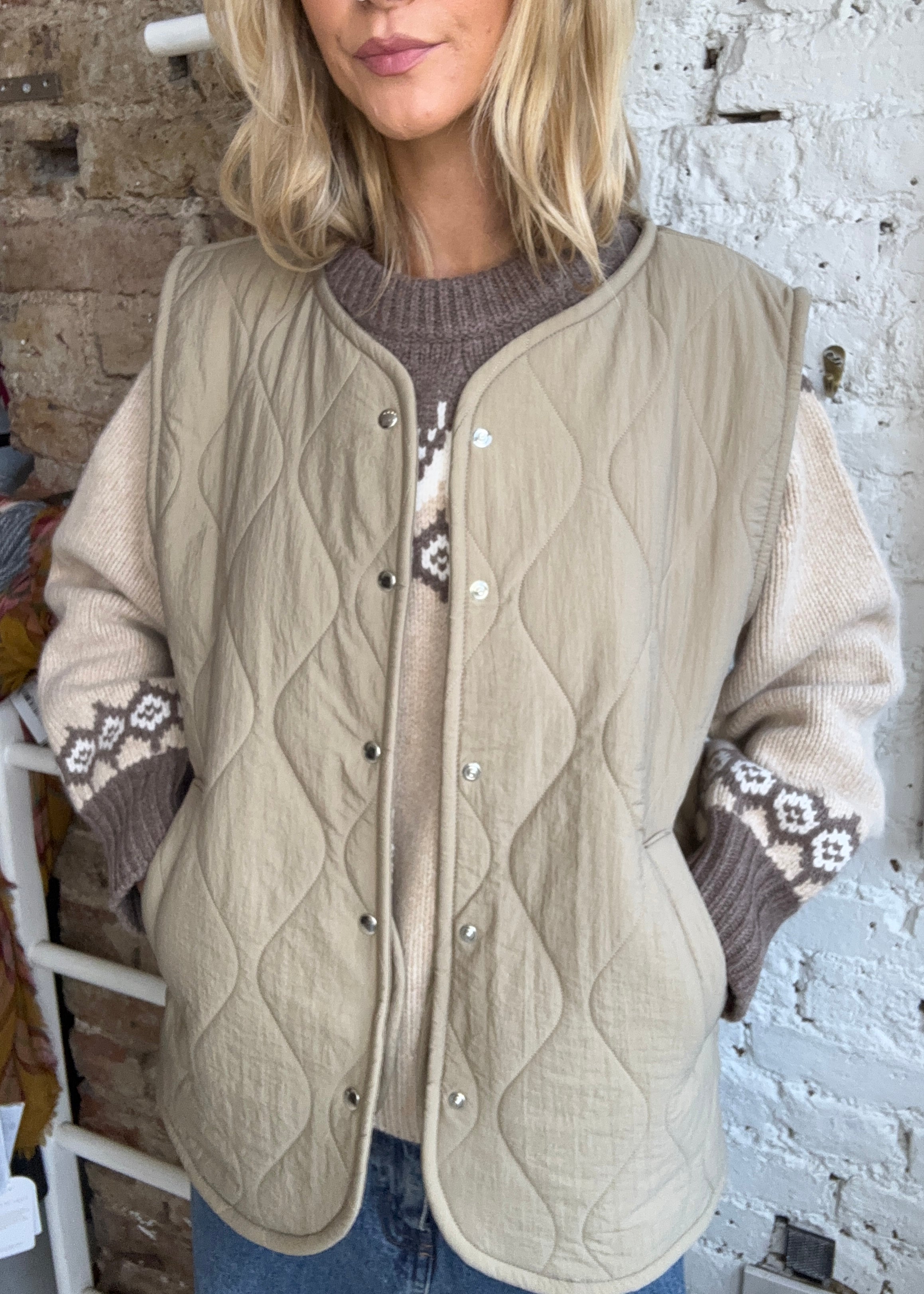 Aokyanos Venice Sherpa Gilet in Beige