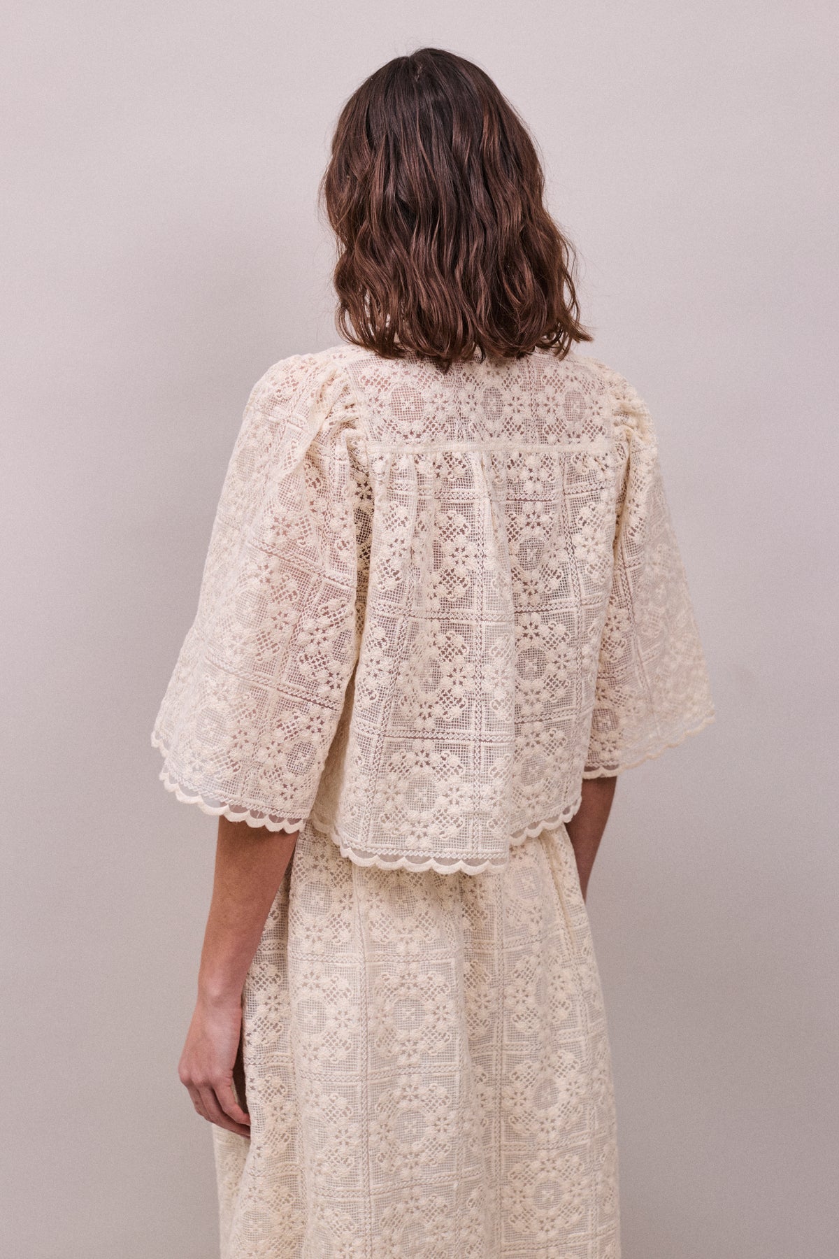 Faune Jean Top in Lace Flower Oyster