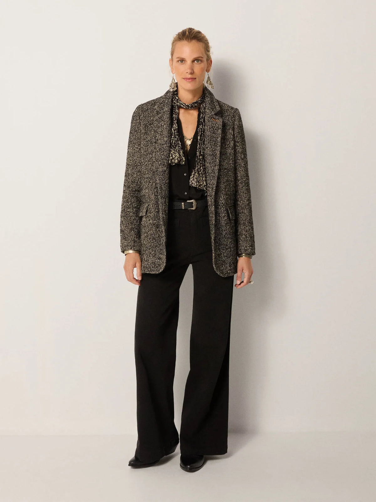 Maison Hotel Dora Blazer in Charbon