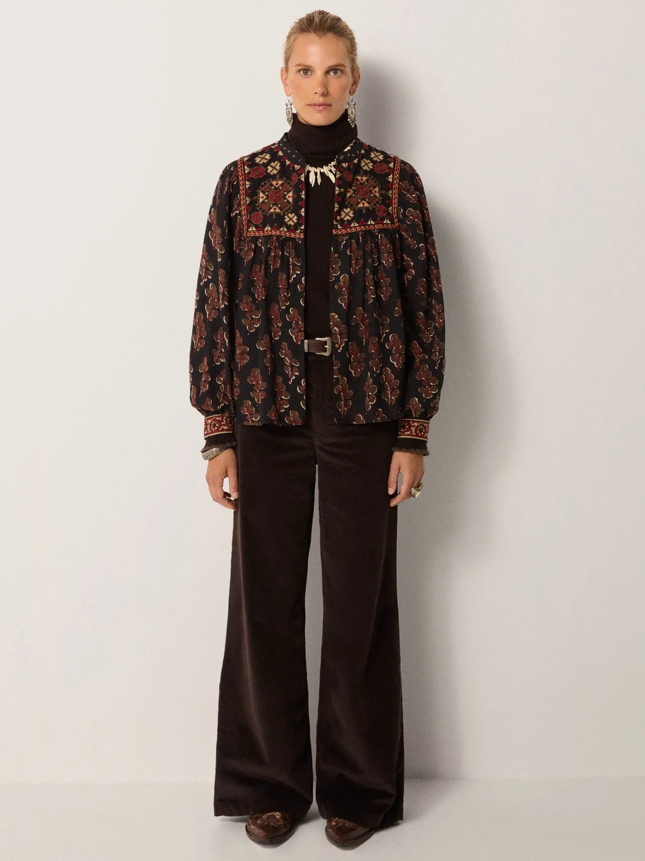 Maison Hotel Scarlet Blouse in Black Coffee