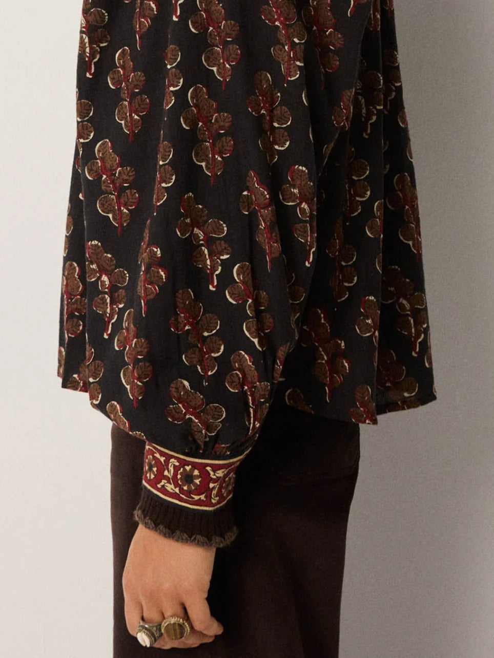 Maison Hotel Scarlet Blouse in Black Coffee