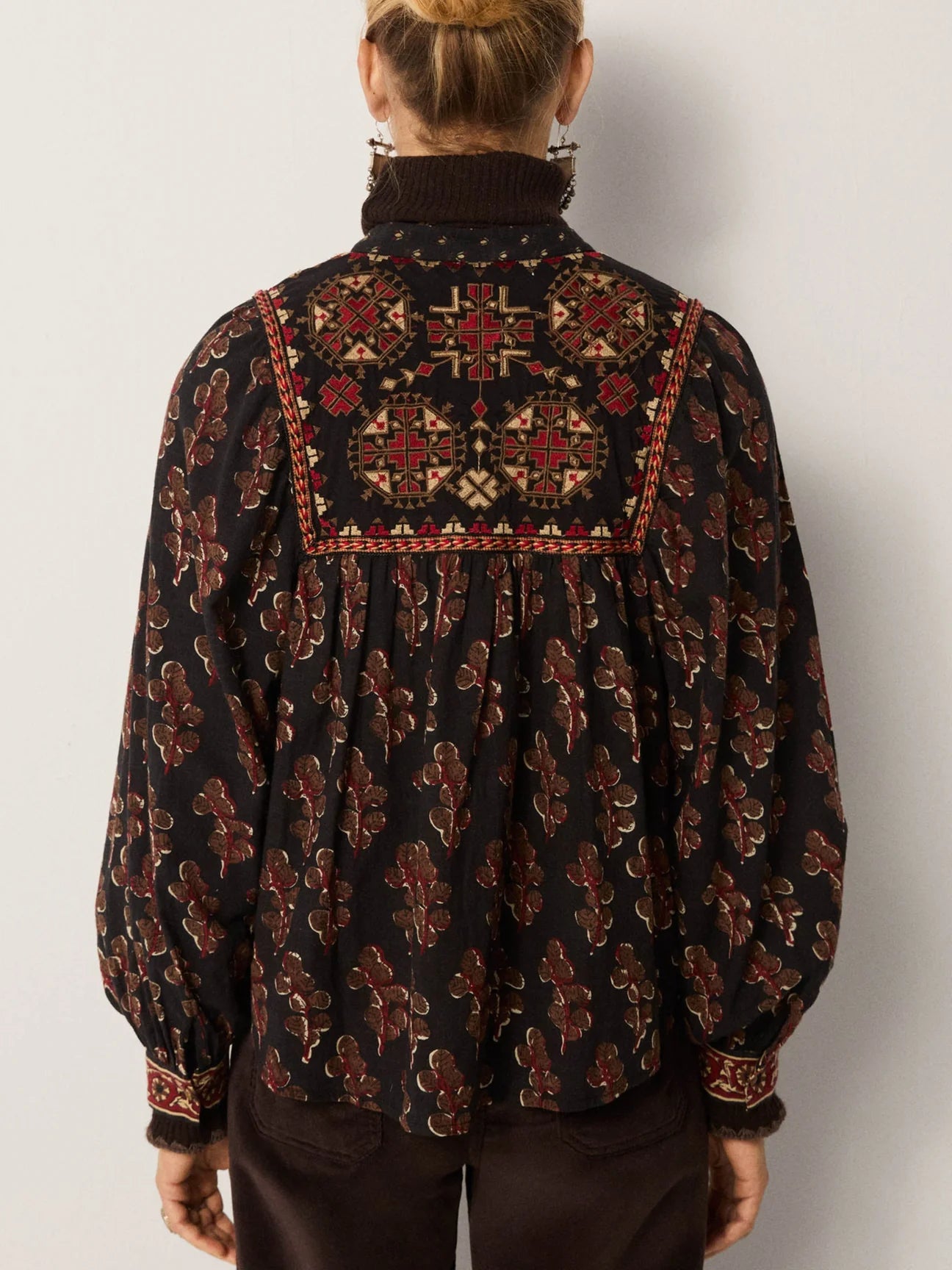 Maison Hotel Scarlet Blouse in Black Coffee