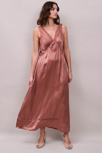 Faune Primrose in Sandalwood