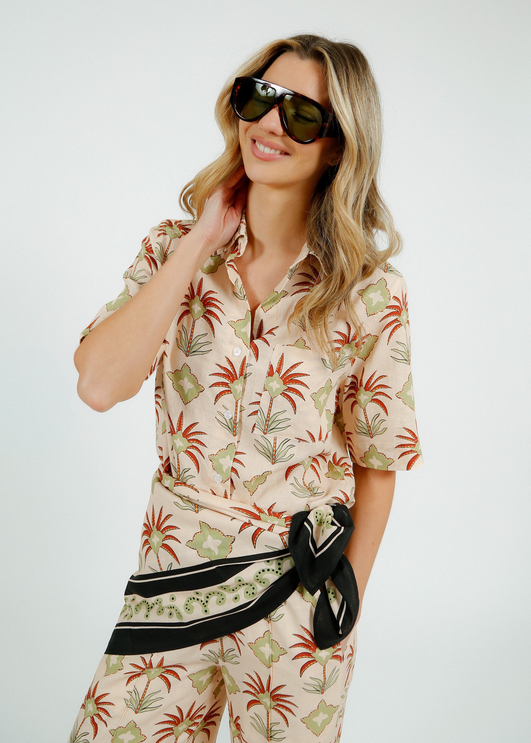 Primrose Park Mia Resort Shirt in Maxi Palm Cream