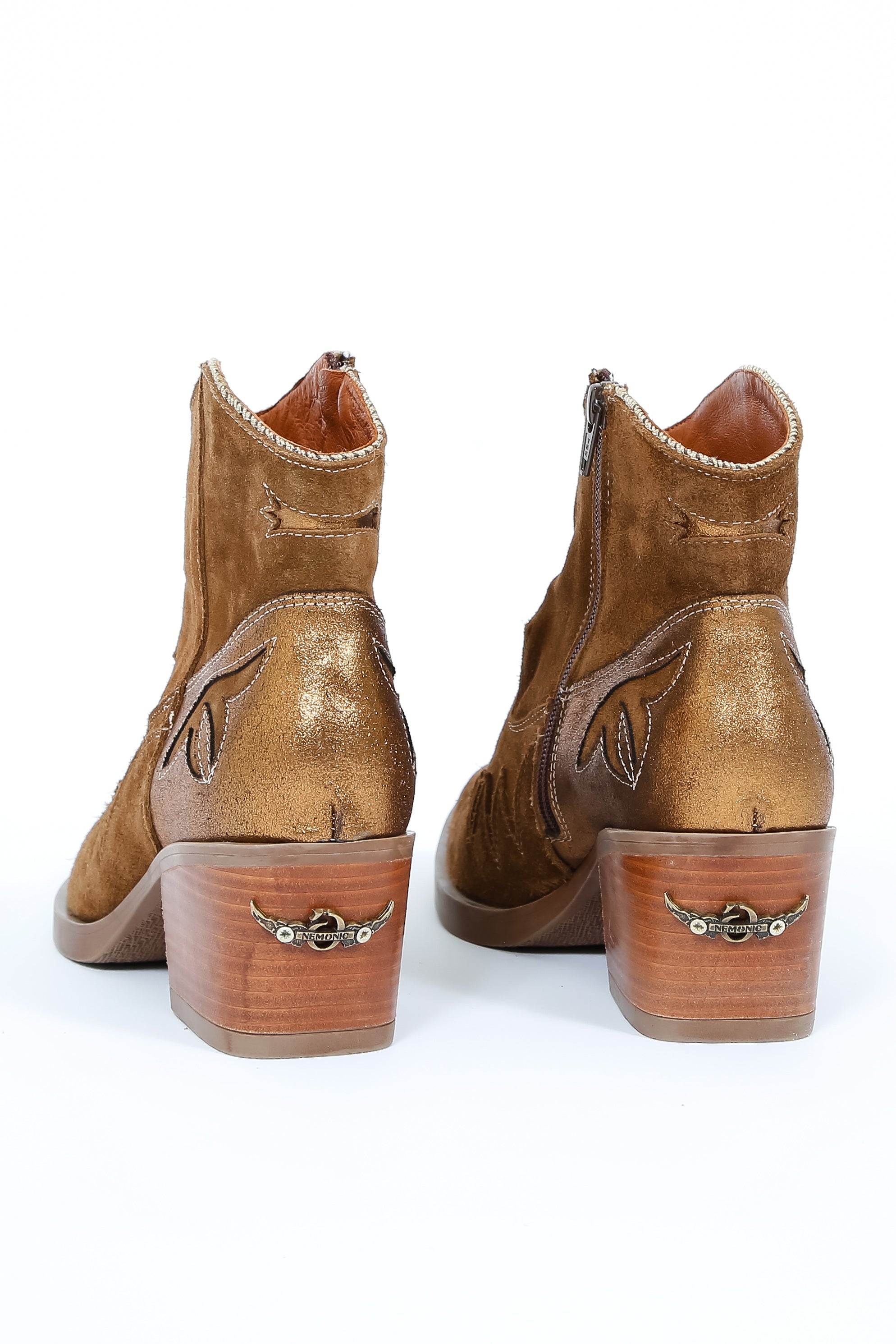 NEMONIC Short Cowboy in Brown