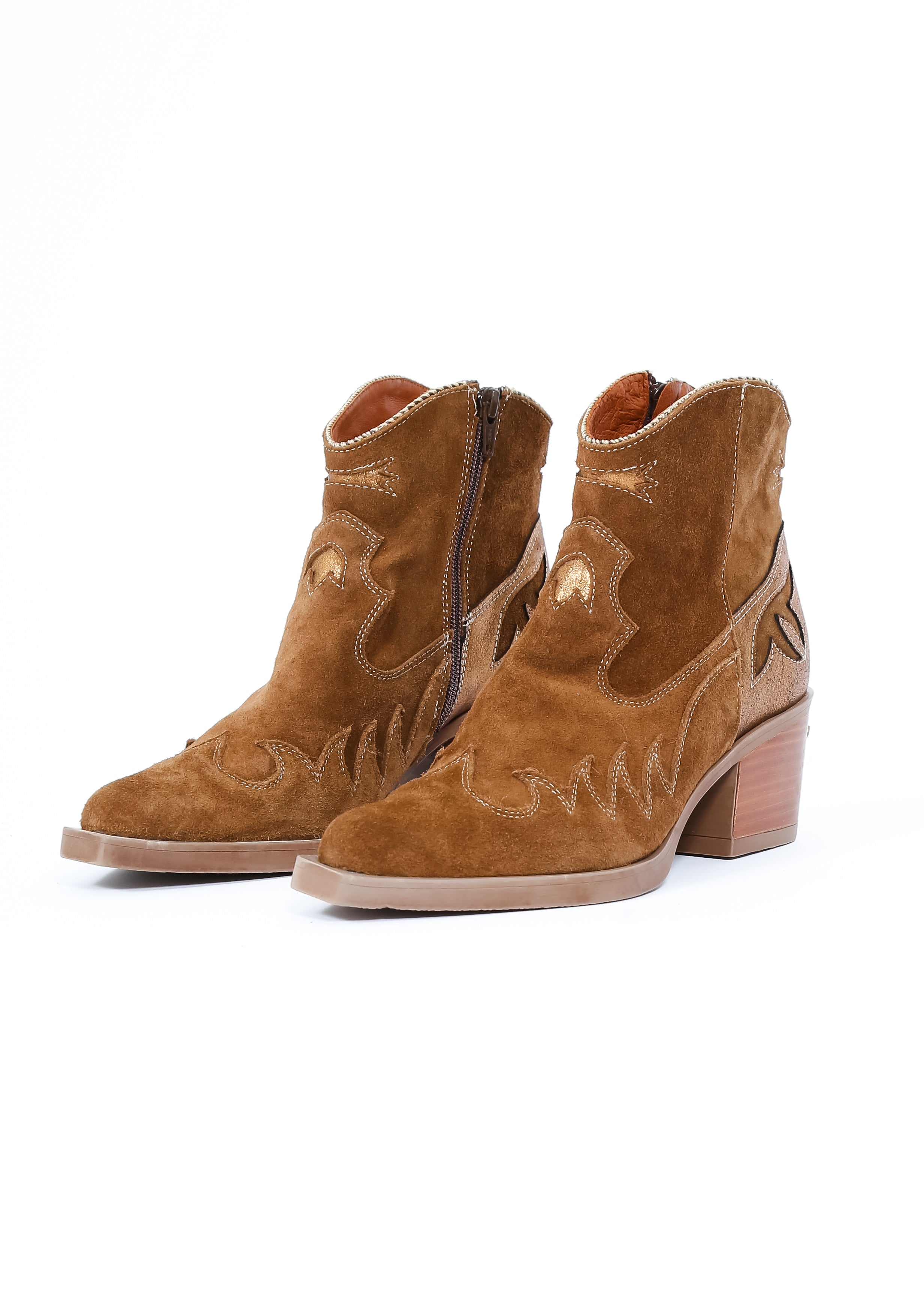 NEMONIC Short Cowboy in Brown