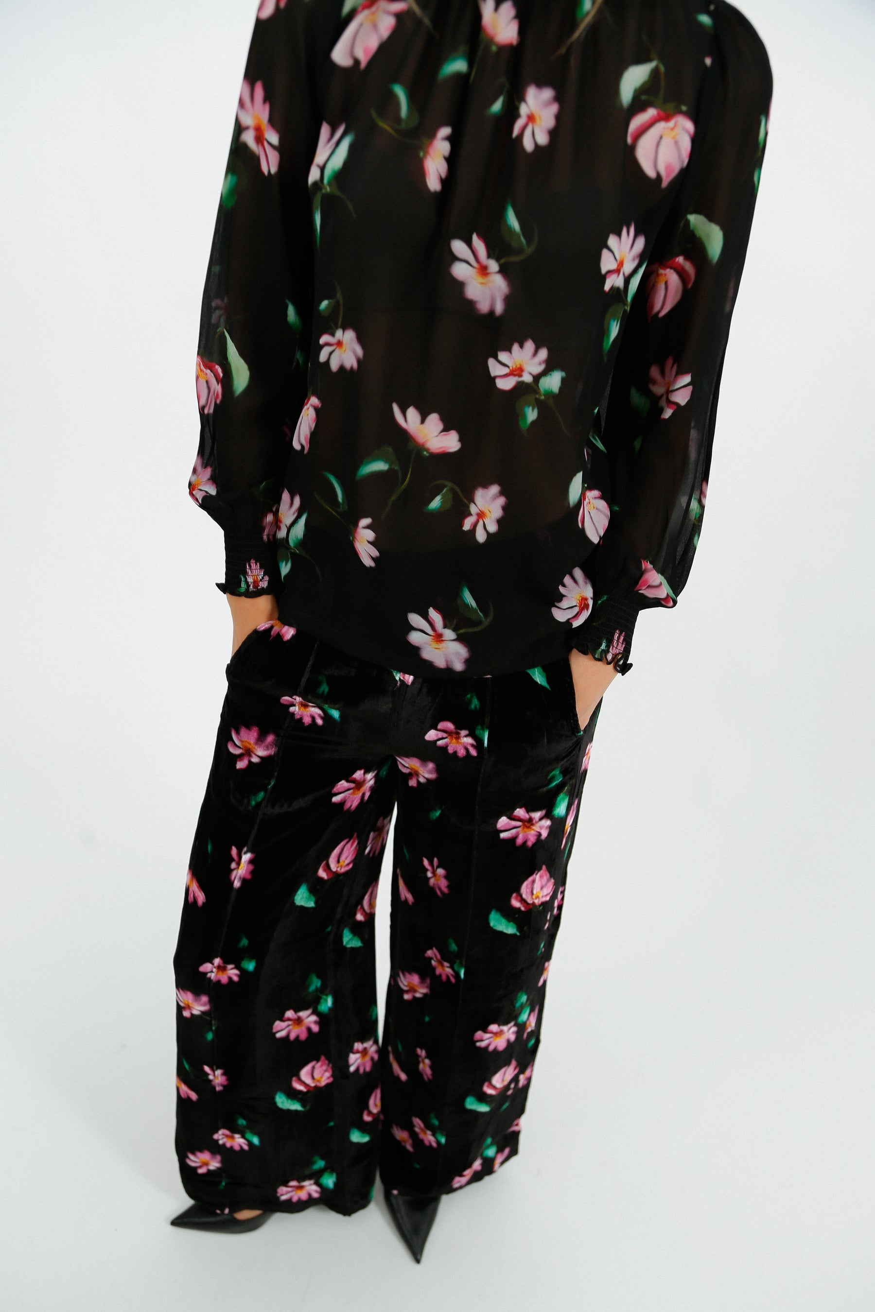 Primrose Park Kylie Trousers in Blurred Floral