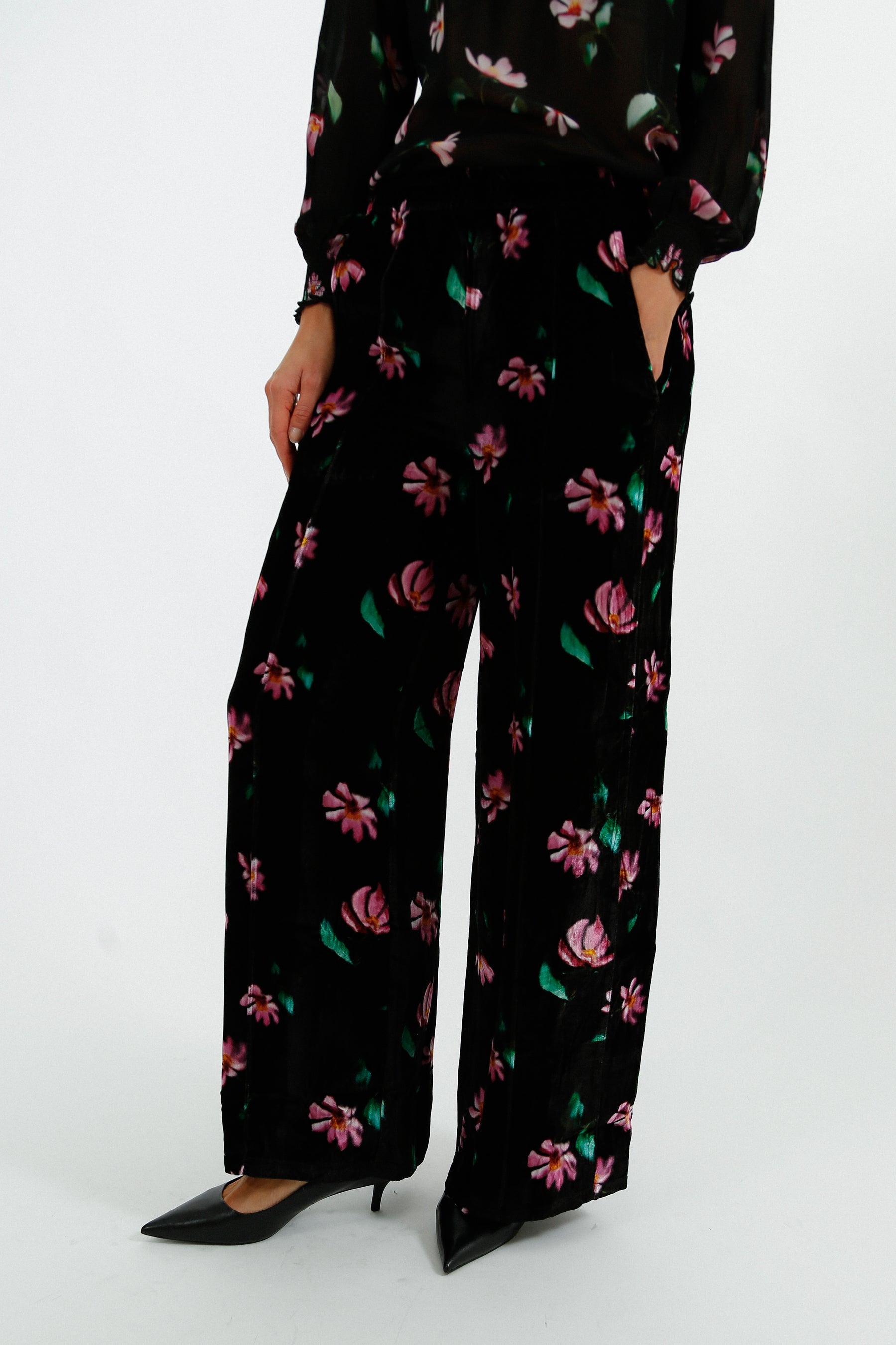 Primrose Park Kylie Trousers in Blurred Floral