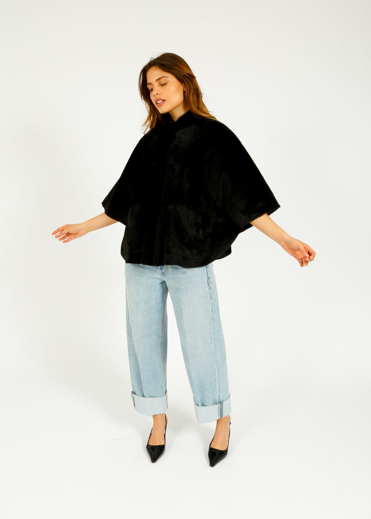 R&P Dewi Faux Fur Cape in Black