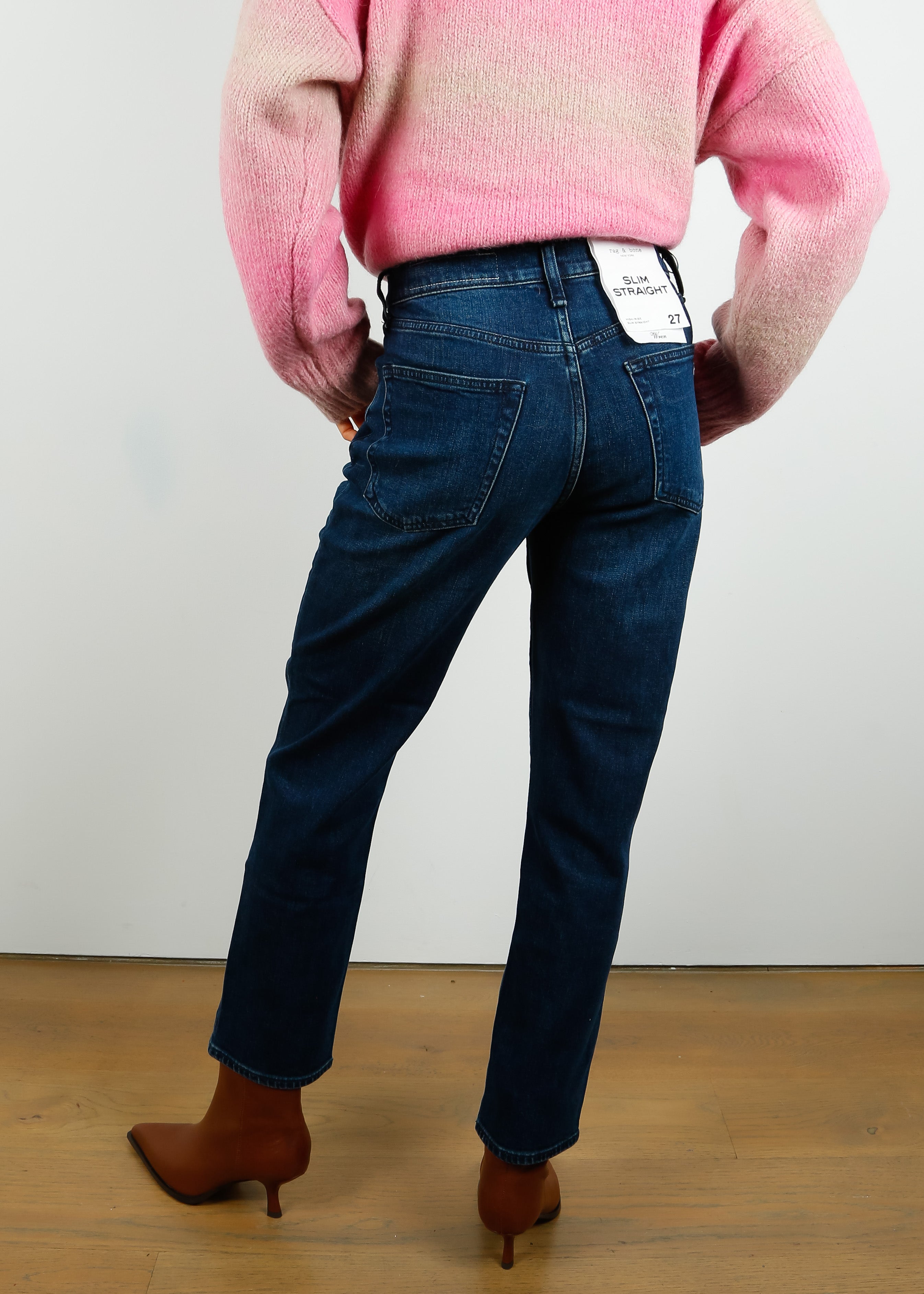 R&B Wren Slim in Ella