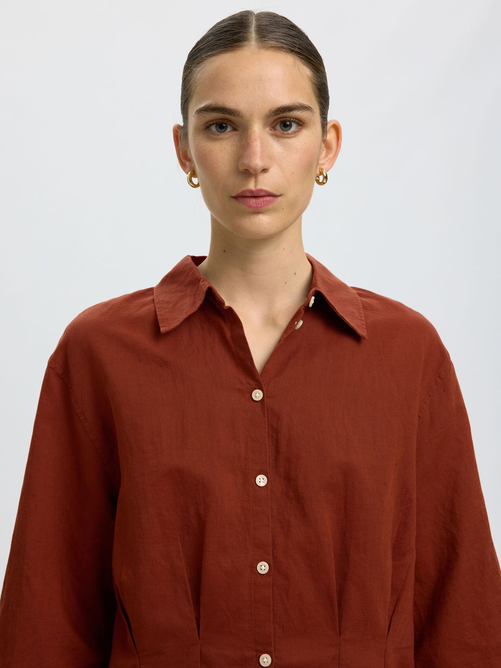 SELECTED Cleo Cropped Shirt in Cherry Mahogany