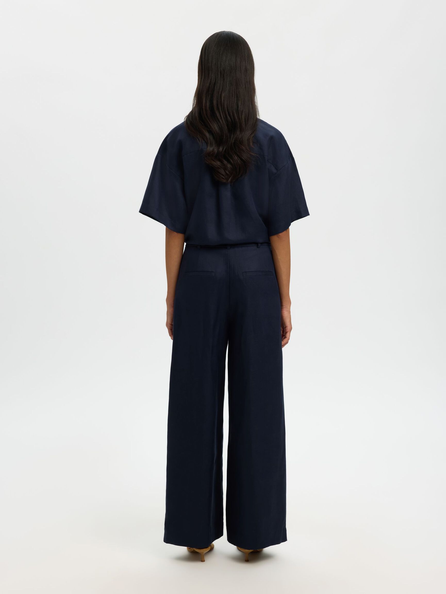 SELECTED Lyra Wide Linen Pant in Dk Sapphire, back image