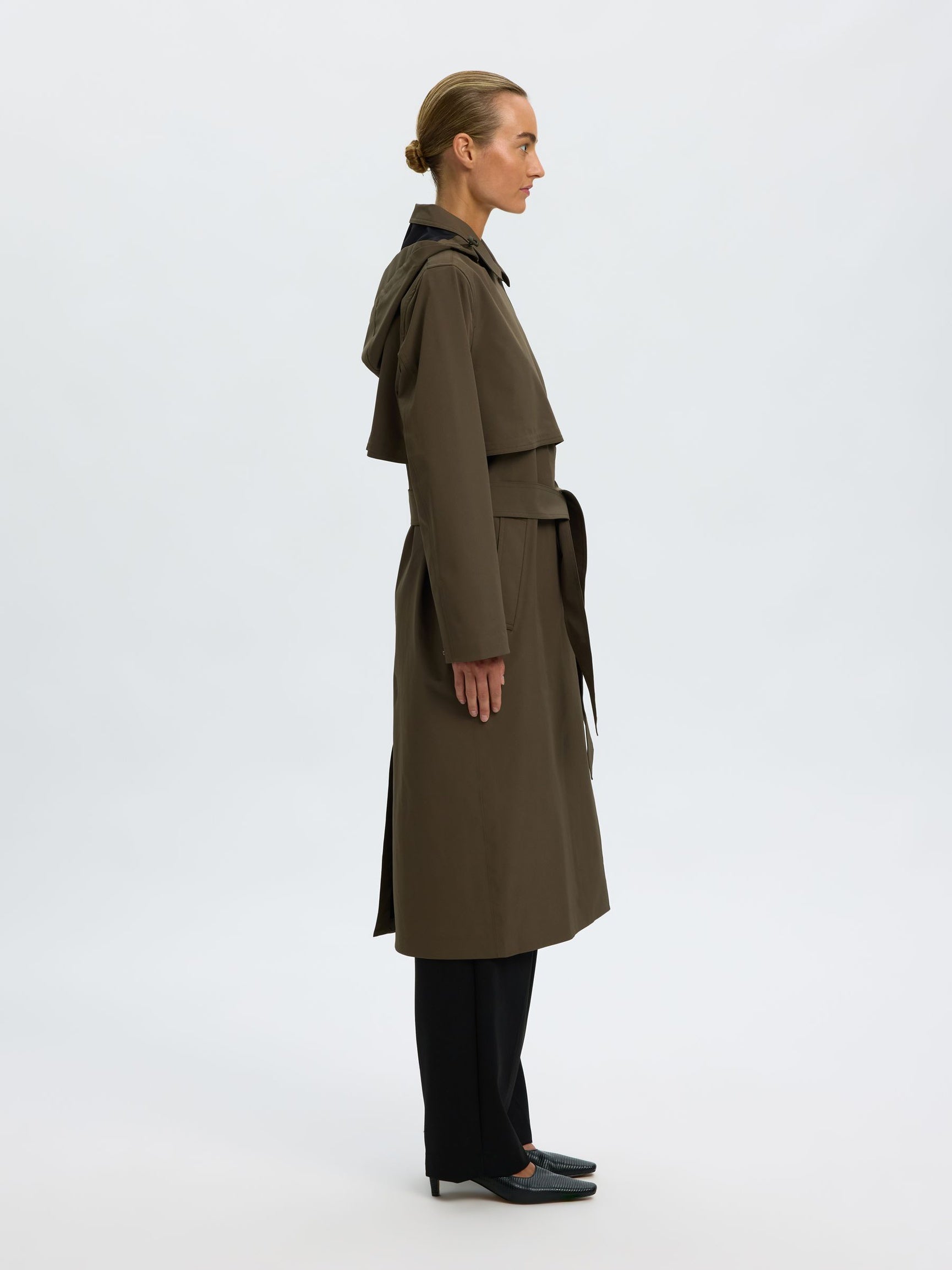 SELECTED Tech Trenchcoat - Grape Leaf