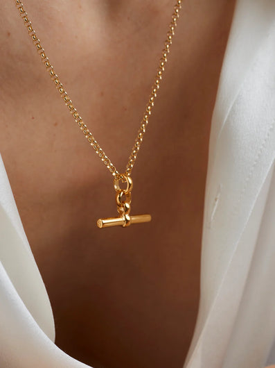 Tilly Sveaas Small Gold t Bar on Belcher Chain