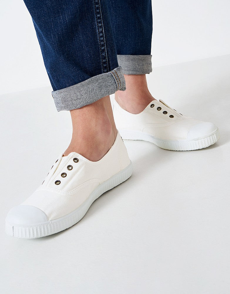 Victoria Plimsoll in Blanco