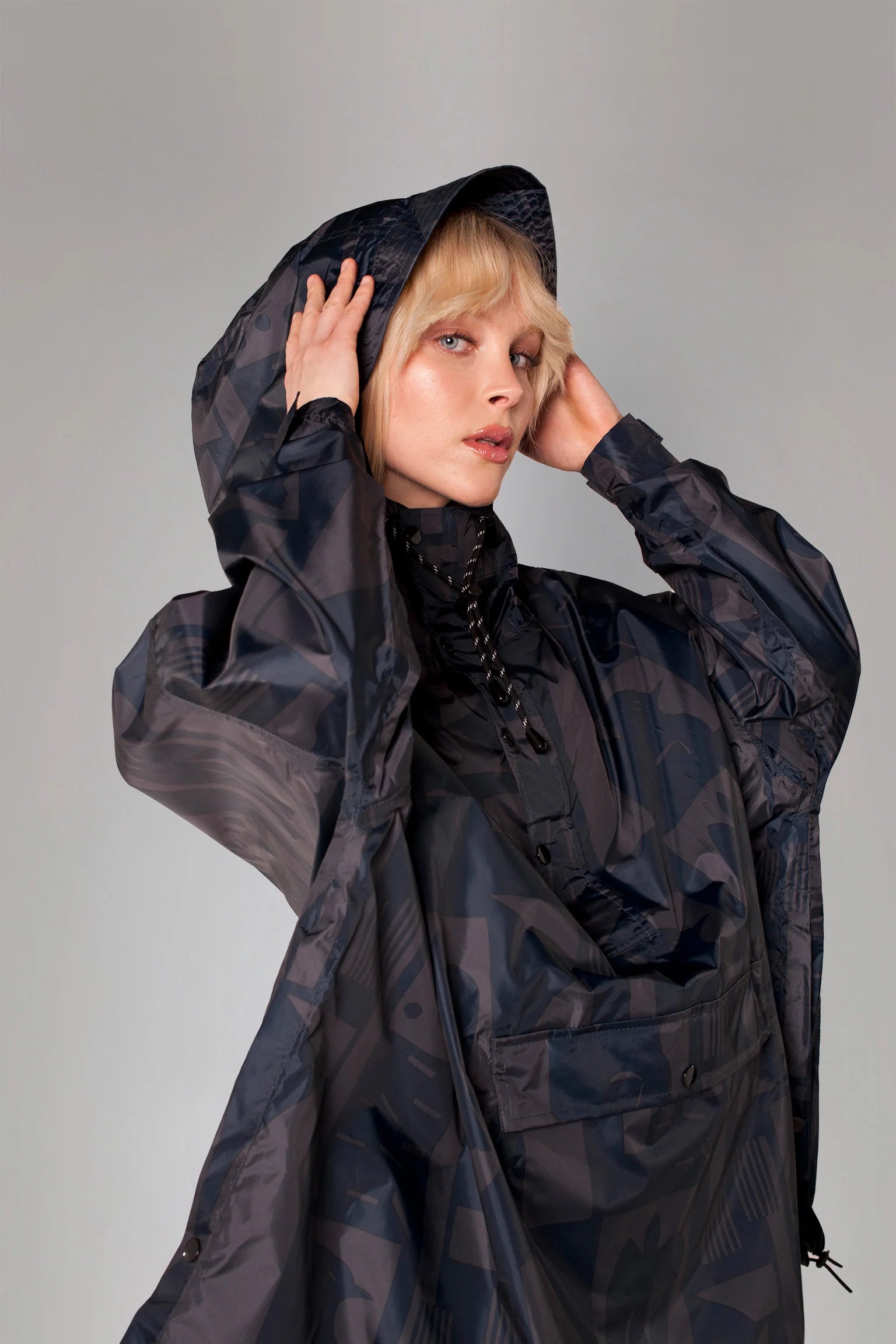 Rainkiss Anorak  in Back to Black
