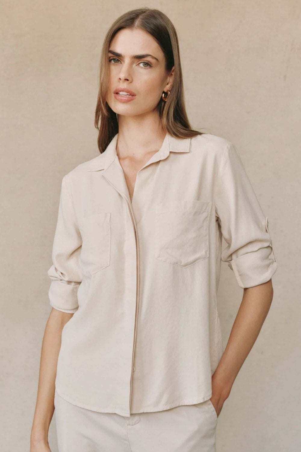 Bella Dahl Split Back Button Shirt in Linen Sand