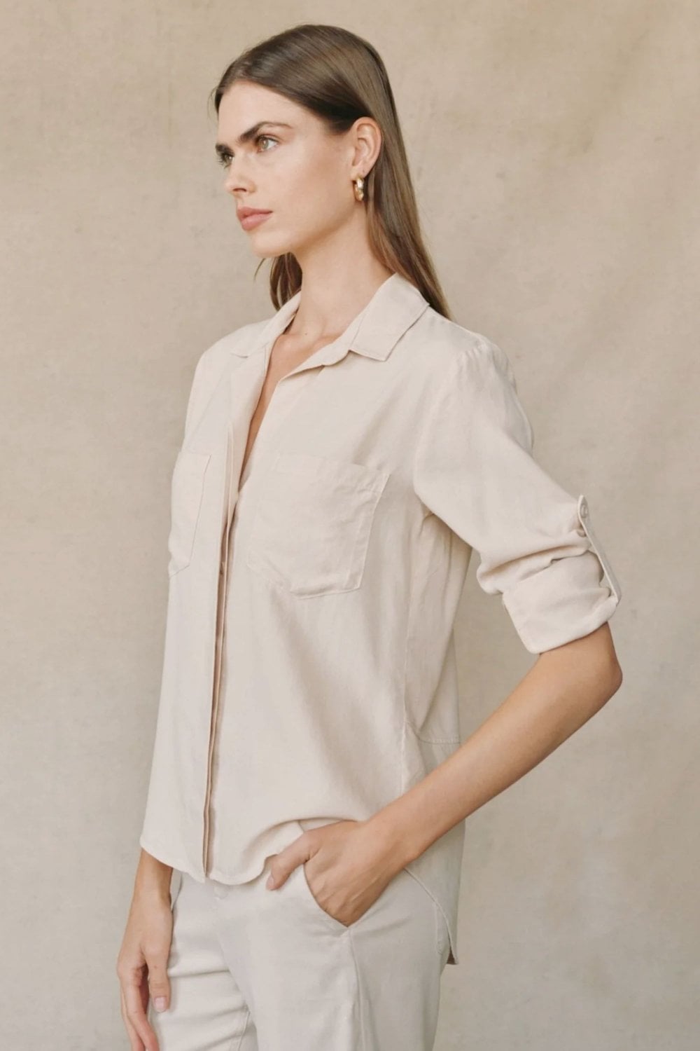 Bella Dahl Split Back Button Shirt in Linen Sand