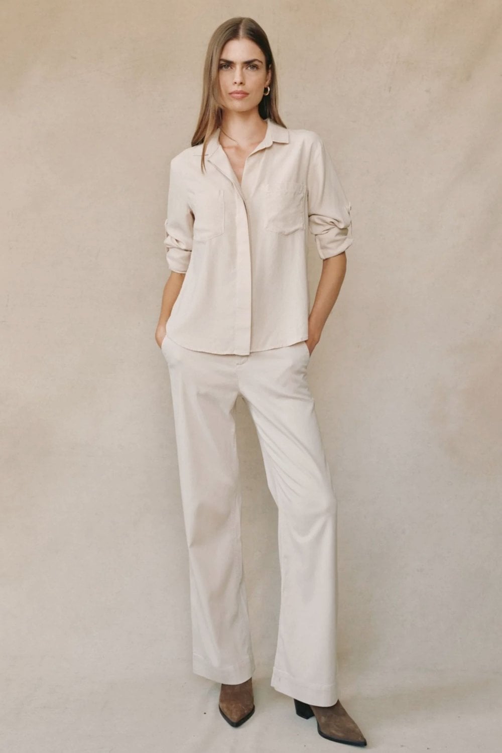 Bella Dahl Split Back Button Shirt in Linen Sand